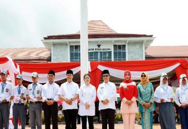 Peringatan Hari Pendidikan Nasional (Hardiknas) yang dilaksanakan di halaman Kantor Bupati Seluma, Provinsi Bengkulu