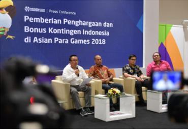 Menpora Imam Nahrawi memastikan bonus untuk atlet Asian Para Games 2018 akan diberikan sebelum acara penutupan dan rencananya akan diberikan langsung oleh Presiden Joko Widodo, Sabtu (13) besok. Hal itu disampaikan Menpora pada konfrensi pers di Main Press Center, Jakarta, Jumat (12/10) siang.