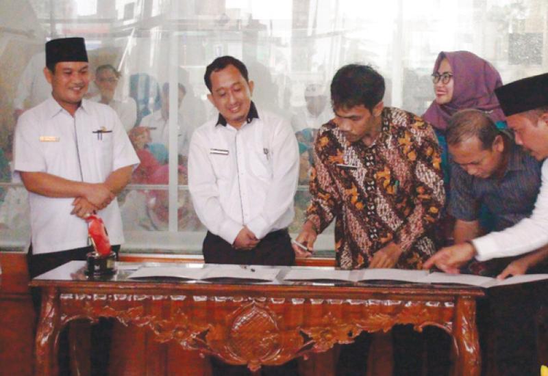 Penandatanganan Komitmen Bebas Iur Biaya RS dan KU Mitra BPJS Kesehatan Wilayah Bengkulu Tahun 2017 di RSUD M Yunus Bengkulu, Rabu (20/09/2017)