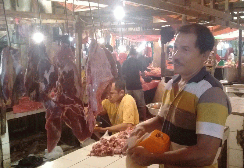 Marwi salah satu penjual daging yang ditemui di Pasar Minggu.