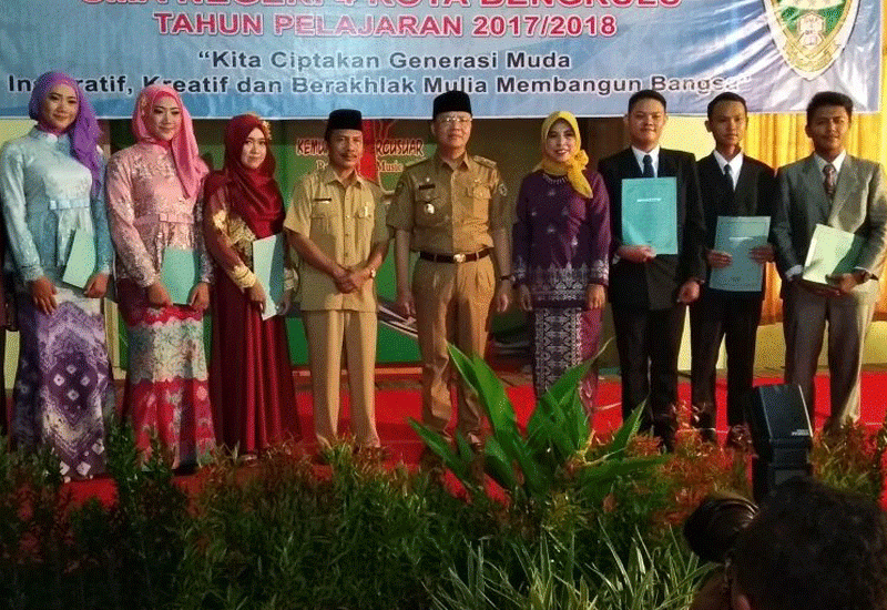 perpisahan dan pelepasan para siswa/i kelas XII Tahun Pelajaran 2017/2018 SMA Negeri 4 Kota Bengkulu.