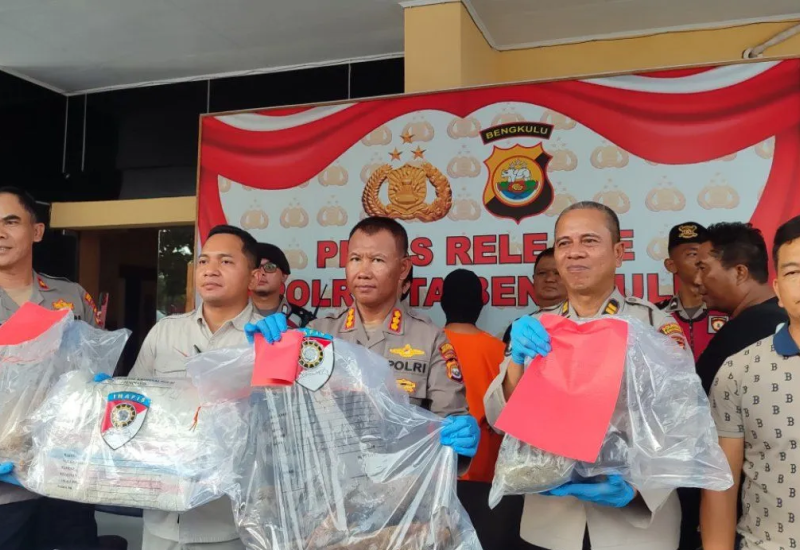 Polisi siaga, warga emosi: pembunuh dua anak di Bengkulu diamankan