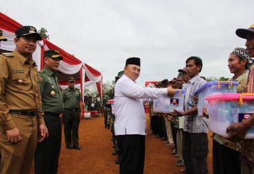 Sekdaprov Bengkulu Nopian Andusti, SE. MT mendampingi Wakasad Mayjen TNI Tatang Sulaiman
